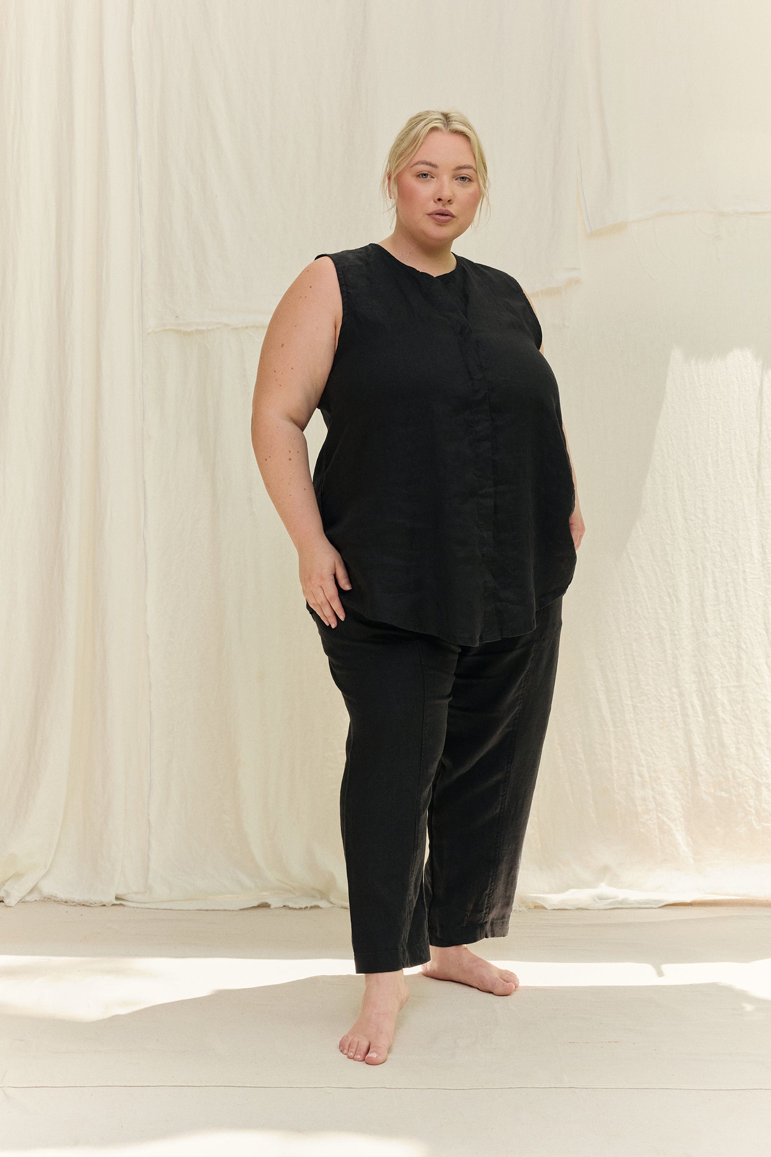 Sleeveless Kara Snap Top in Lightweight Linen