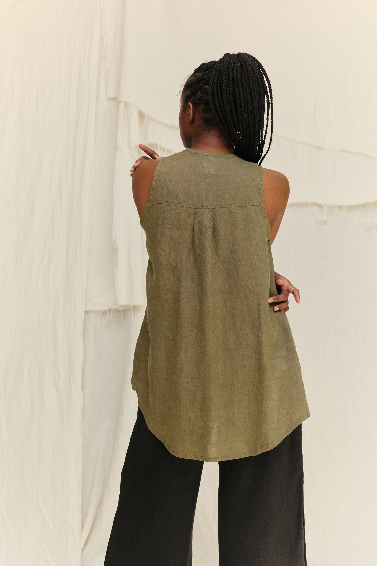 Sleeveless Kara Snap Top in Lightweight Linen