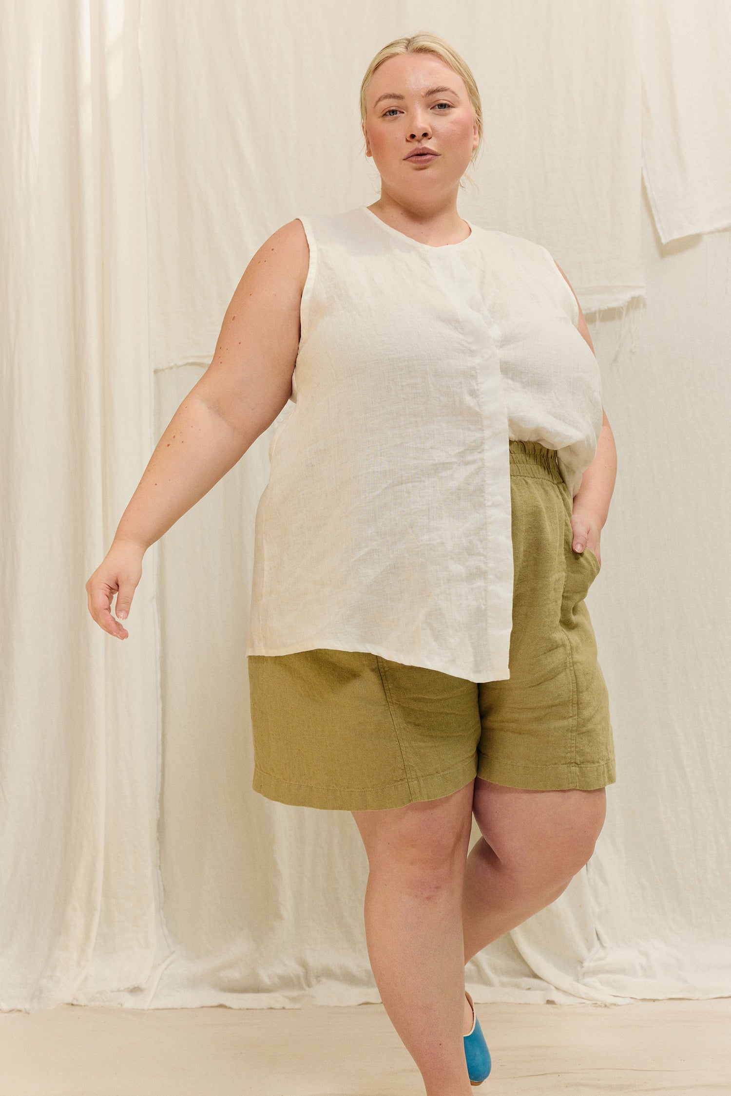 Sleeveless Kara Snap Top in Lightweight Linen